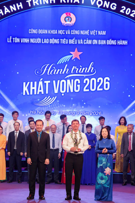 Hai người lao động và 01 lãnh đạo đơn vị trực thuộc Viện NLNTVN được vinh danh trong Hành trình Khát vọng 2026.